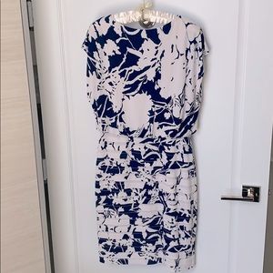 Adrianna Papell Print Blouson Jersey Dress Size 4 Navy & White Blue Moon